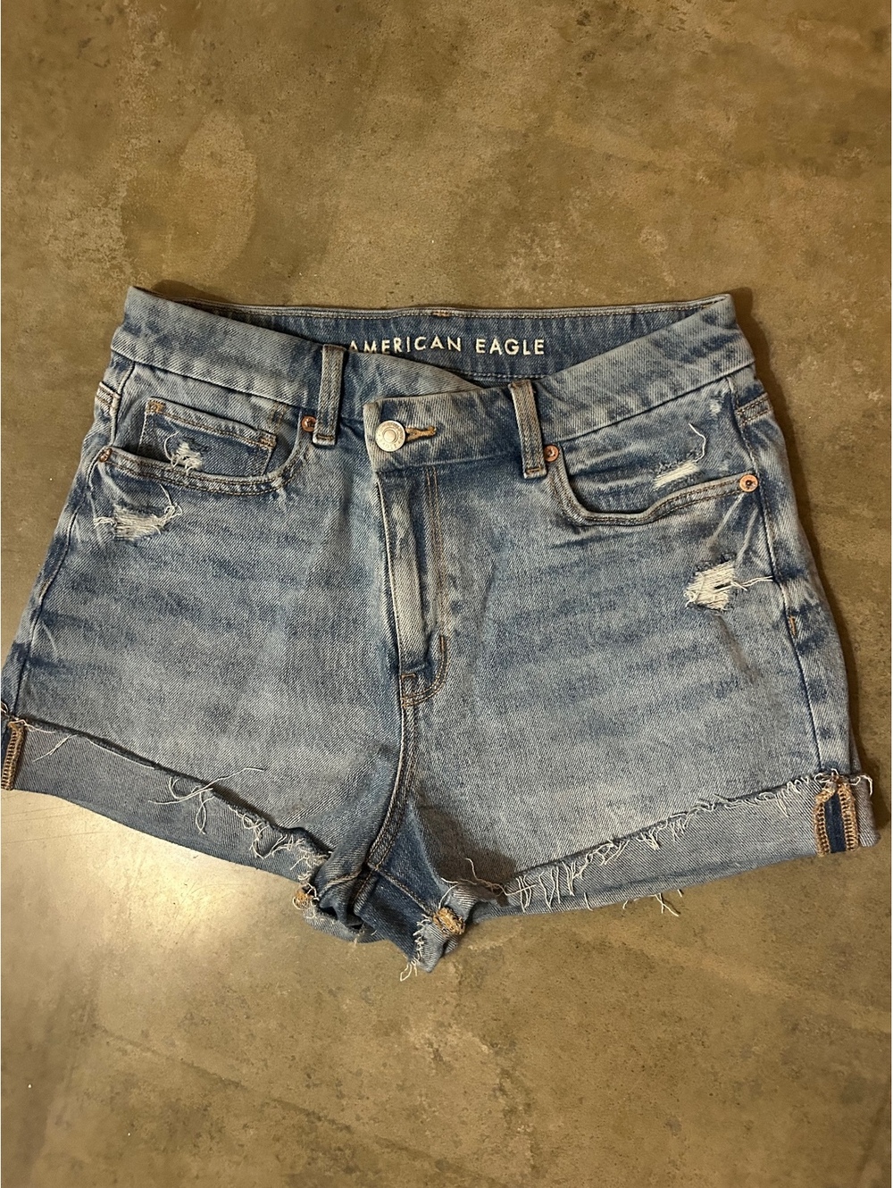 American Eagle Curvy Mom light wash shorts